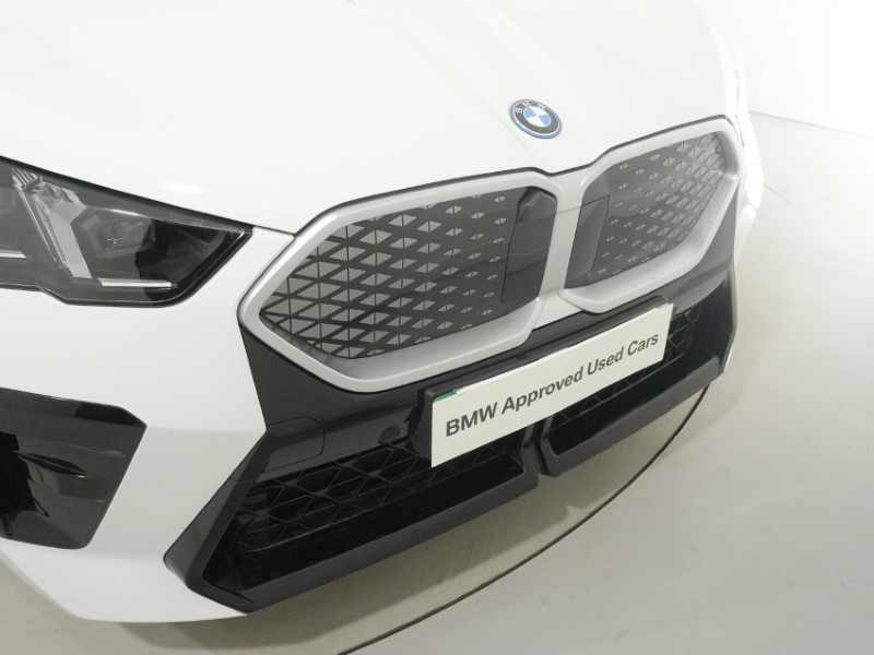 2024 (24) BMW iX2 150kW eDrive20 M Sport 65kWh 5dr Auto 5373385