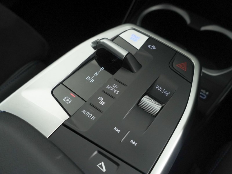 2024 (24) BMW iX2 150kW eDrive20 M Sport 65kWh 5dr Auto 5373411