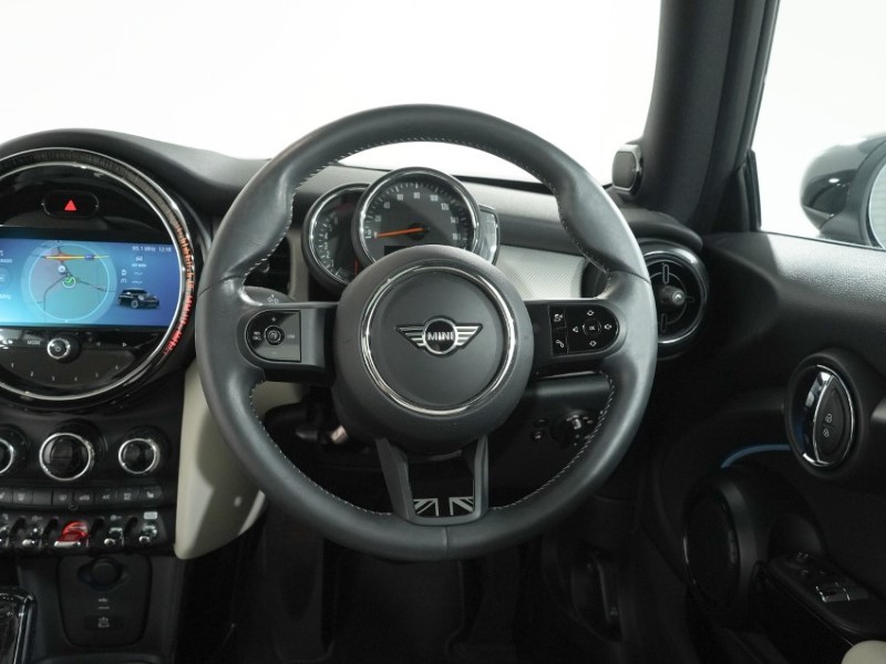 2022 (72) MINI HATCHBACK 1.5 Cooper Exclusive 3dr Auto 5364921