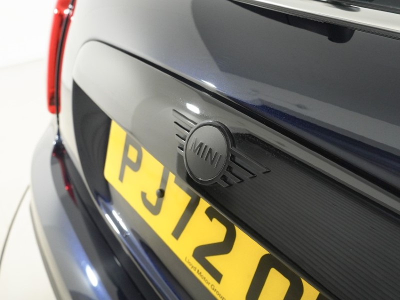 2022 (72) MINI HATCHBACK 1.5 Cooper Exclusive 3dr Auto 5364893