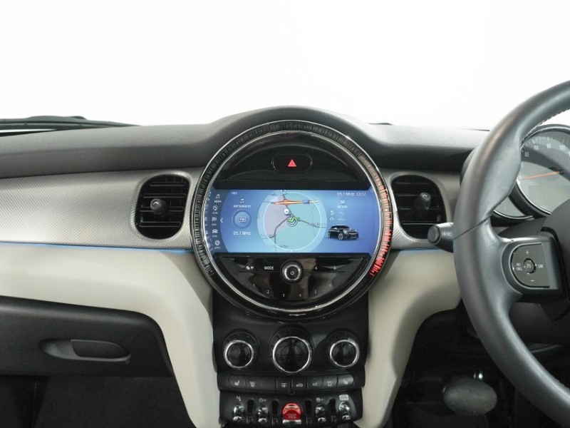 2022 (72) MINI HATCHBACK 1.5 Cooper Exclusive 3dr Auto 5364919