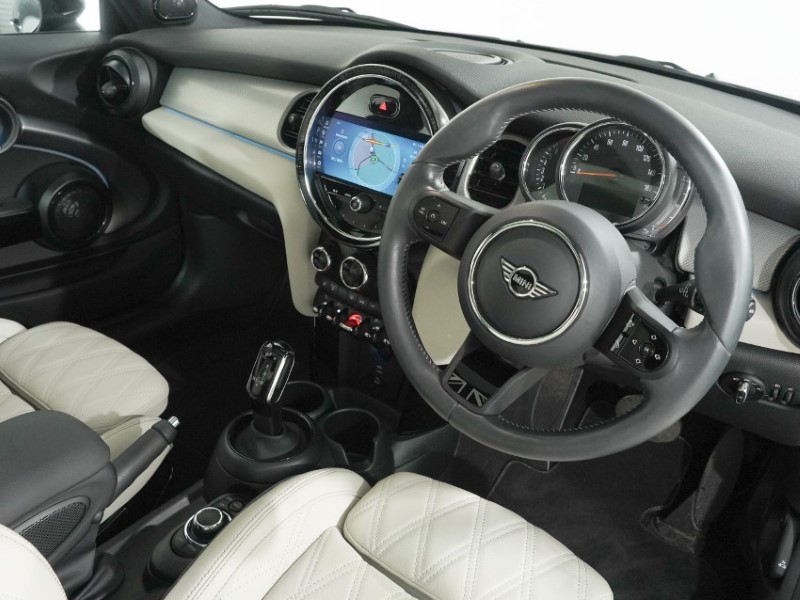 2022 (72) MINI HATCHBACK 1.5 Cooper Exclusive 3dr Auto 5364911