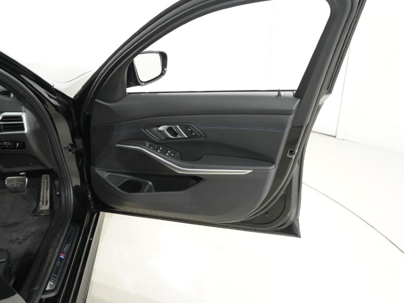 2025 (75) BMW 3 SERIES 320i M Sport 4dr Step Auto 5359950