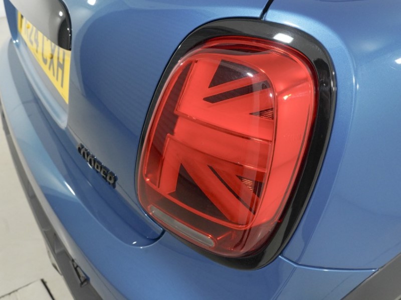 2024 (24) MINI HATCHBACK 1.5 Cooper Sport Premium 3dr Auto 5387577