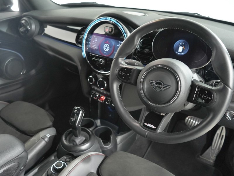 2024 (24) MINI HATCHBACK 1.5 Cooper Sport Premium 3dr Auto 5387600