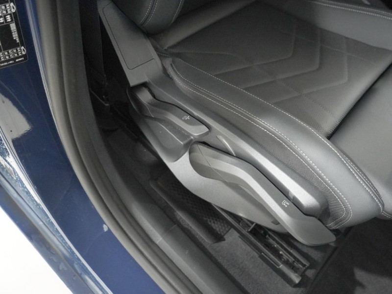 2025 (75) BMW 2 SERIES 220i MHT Sport 5dr DCT 5411284