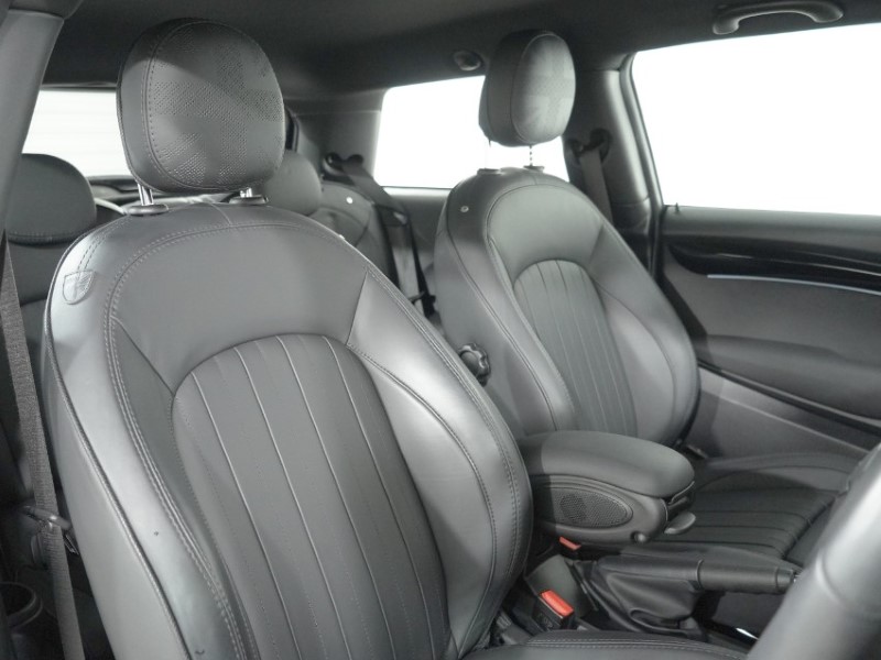 2023 (23) MINI HATCHBACK 1.5 Cooper Exclusive 3dr 5408135