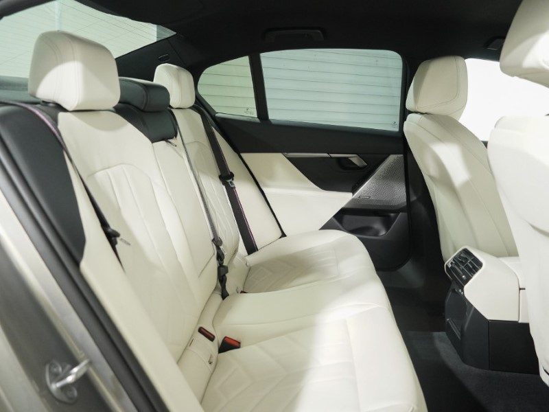 2024 (24) BMW I5 250kW eDrive40 M Sport Pro 84kWh 4dr Auto 5420854