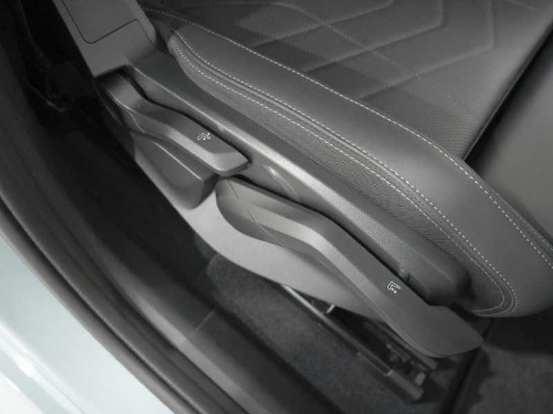 2025 (75) BMW iX2 150kW eDrive20 M Sport 65kWh 5dr Auto 5424019