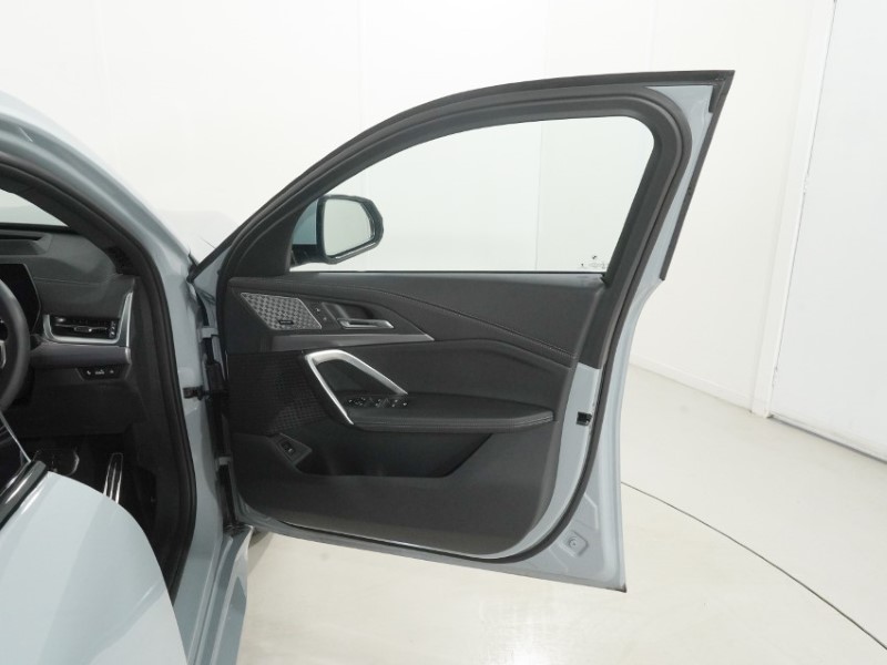 2025 (75) BMW iX2 150kW eDrive20 M Sport 65kWh 5dr Auto 5424016