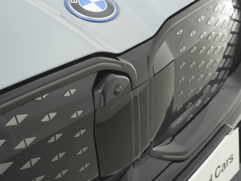 2025 (75) BMW iX2 150kW eDrive20 M Sport 65kWh 5dr Auto 5424008