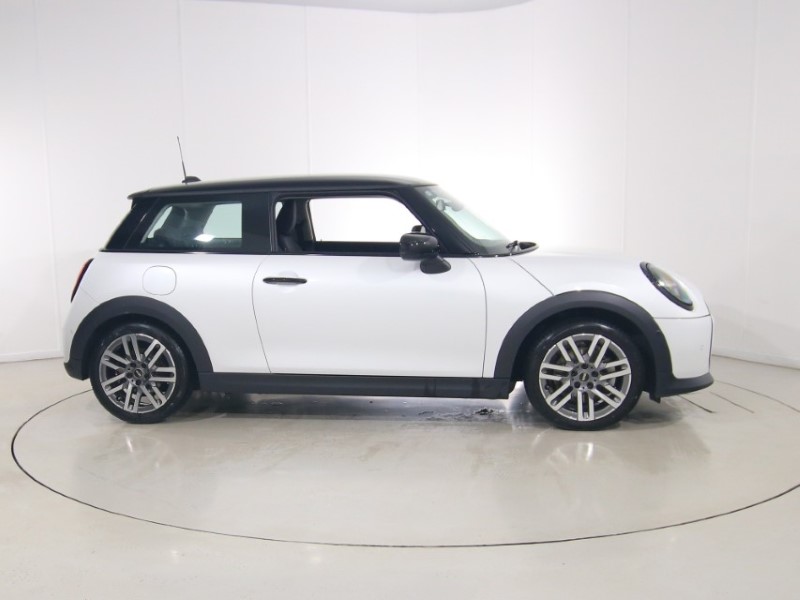 2025 (75) MINI COOPER 1.5 C Classic 3dr Auto 5471063