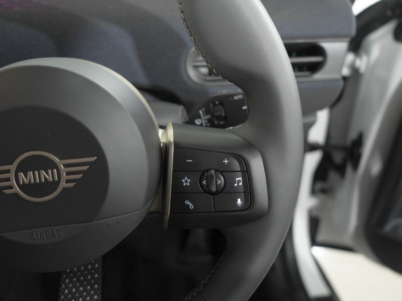 2025 (75) MINI COOPER 1.5 C Classic 3dr Auto 5471037