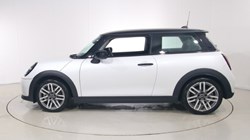 2025 (75) MINI COOPER 1.5 C Classic 3dr Auto 5471059