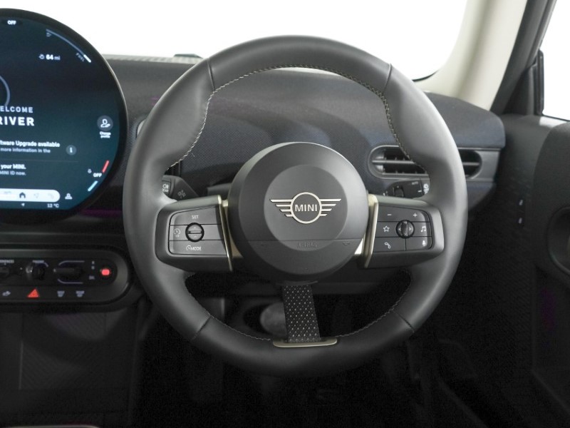 2025 (75) MINI COOPER 1.5 C Classic 3dr Auto 5471024