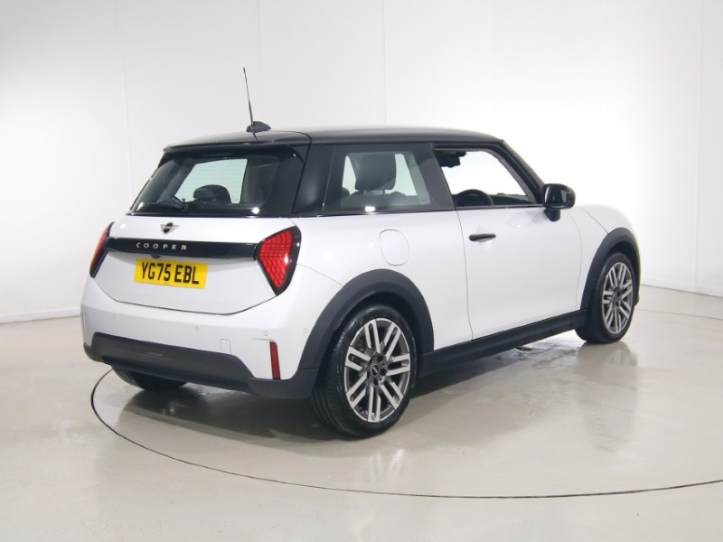 2025 (75) MINI COOPER 1.5 C Classic 3dr Auto 5471062