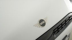 2025 (75) MINI COOPER 1.5 C Classic 3dr Auto 5471026