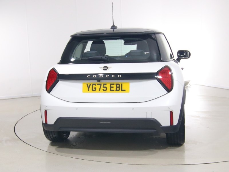 2025 (75) MINI COOPER 1.5 C Classic 3dr Auto 5471061
