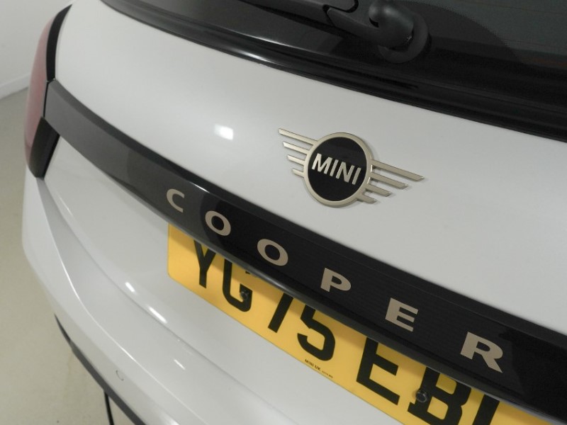 2025 (75) MINI COOPER 1.5 C Classic 3dr Auto 5471015