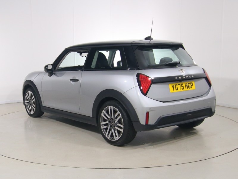 2025 (75) MINI COOPER 1.5 C Classic 3dr Auto 1