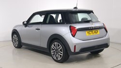 2025 (75) MINI COOPER 1.5 C Classic 3dr Auto 1