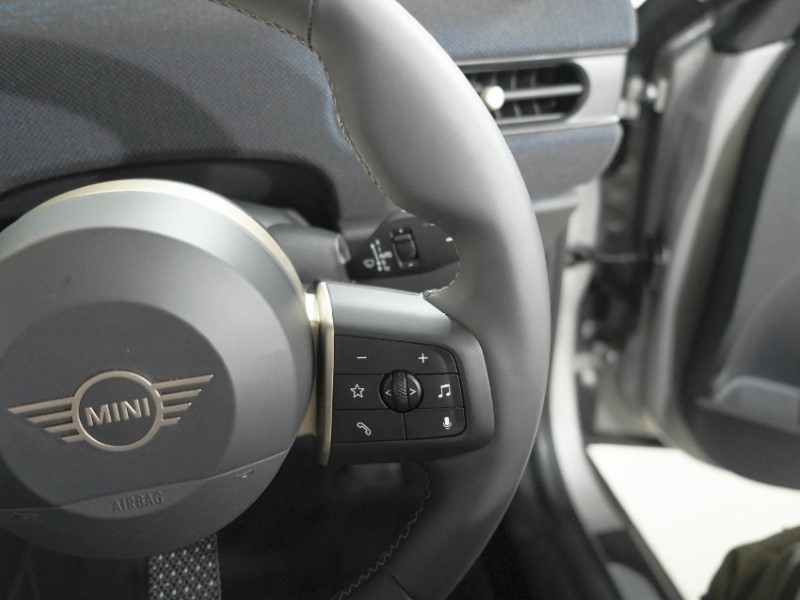 2025 (75) MINI COOPER 1.5 C Classic 3dr Auto 5474196