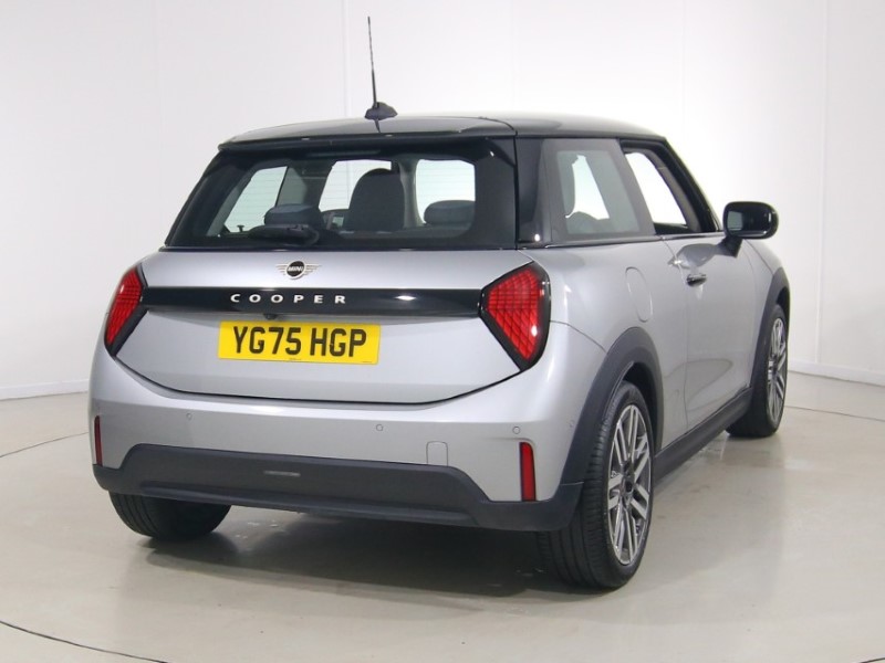 2025 (75) MINI COOPER 1.5 C Classic 3dr Auto 5474223