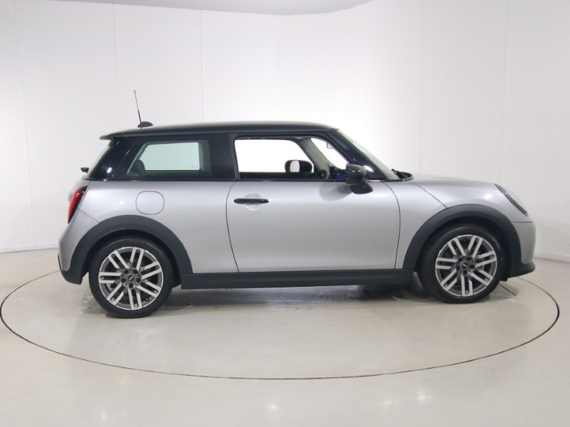 2025 (75) MINI COOPER 1.5 C Classic 3dr Auto 5474224