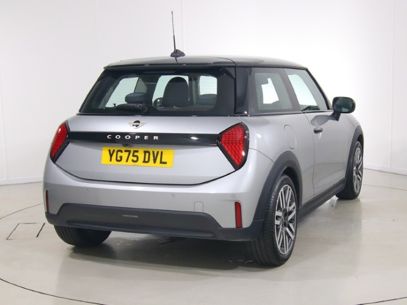2025 (75) MINI COOPER 1.5 C Classic 3dr Auto 5483186