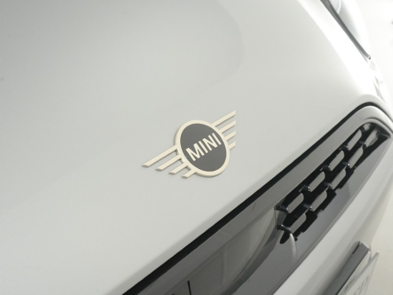 2025 (75) MINI COOPER 1.5 C Classic 3dr Auto 5483152