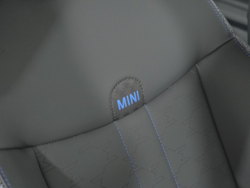 2025 (75) MINI COOPER 1.5 C Classic 3dr Auto 5483156