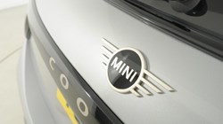 2025 (75) MINI COOPER 1.5 C Classic 3dr Auto 5483143