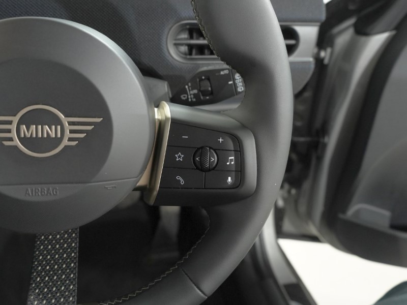 2025 (75) MINI COOPER 1.5 C Classic 3dr Auto 5483160