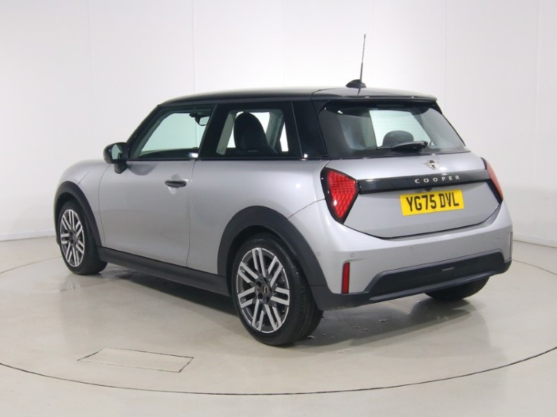 2025 (75) MINI COOPER 1.5 C Classic 3dr Auto 5483184