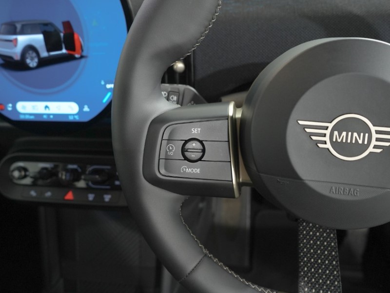 2025 (75) MINI COOPER 1.5 C Classic 3dr Auto 5483159