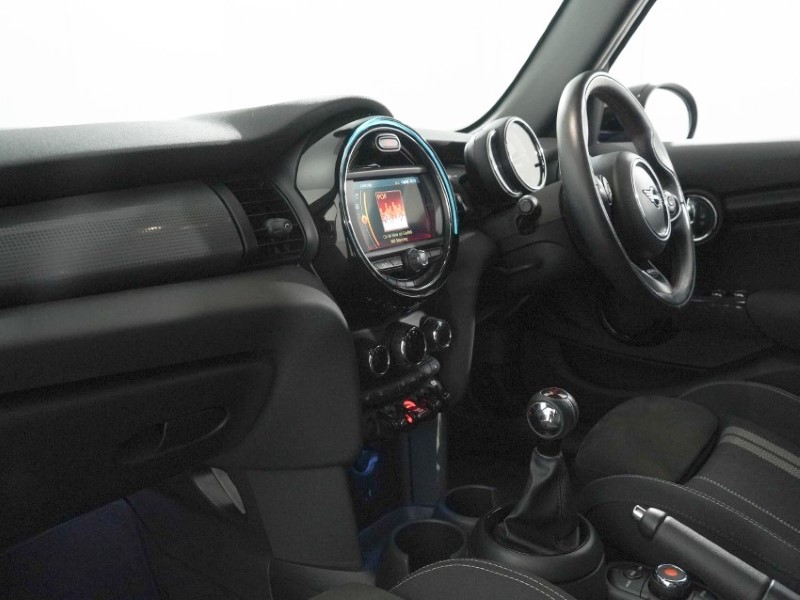 2020 (70) MINI HATCHBACK 1.5 Cooper Sport II 5dr 5510425