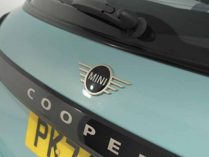 2024 (74) MINI COOPER 1.5 C Classic 3dr Auto 5509944