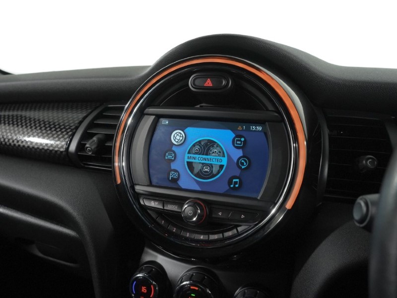 2019 (19) MINI HATCHBACK 2.0 Cooper S Sport II 3dr Auto 5499338