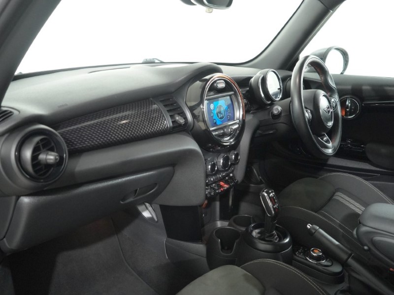 2019 (19) MINI HATCHBACK 2.0 Cooper S Sport II 3dr Auto 5499314