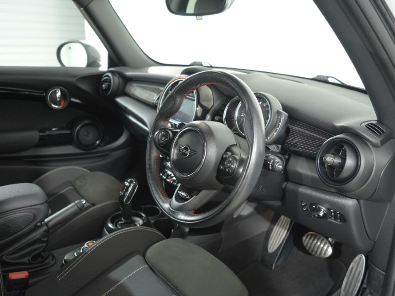 2019 (19) MINI HATCHBACK 2.0 Cooper S Sport II 3dr Auto 5499328