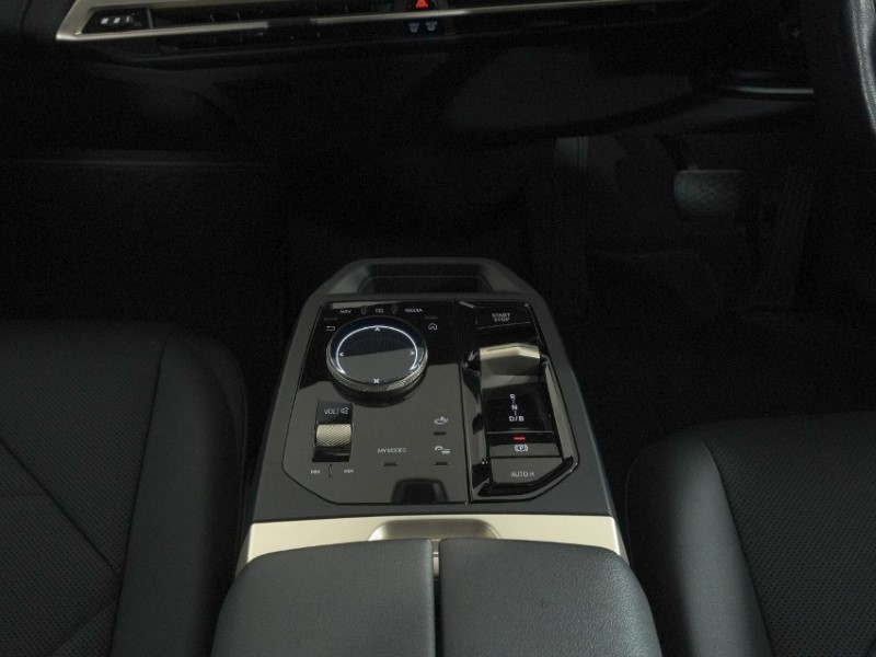 2023 (23) BMW iX 240kW xDrive40 M Sport 76.6kWh 5dr Auto 5503663