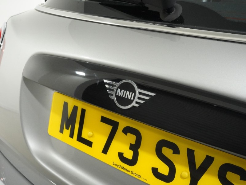 2023 (73) MINI HATCHBACK 1.5 Cooper Classic Premium 5dr Auto 5519516