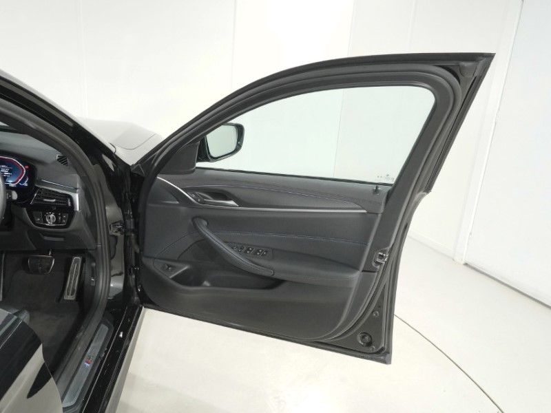 2024 (24) BMW 5 SERIES 520d MHT M Sport 5dr Step Auto 5523575