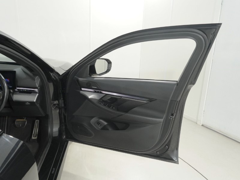2024 (24) BMW I5 250kW eDrive40 M Sport 84kWh 4dr Auto 5615843