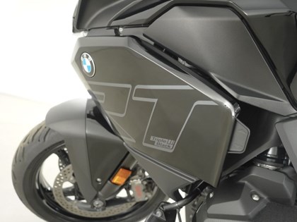 2025 (75) BMW Motorrad R1300 RT LE (25MY)