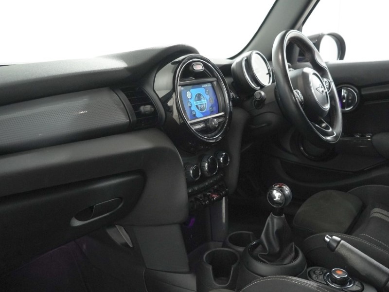 2019 (69) MINI HATCHBACK 1.5 Cooper Sport II 5dr 5579742