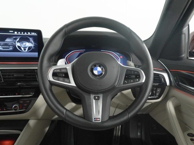 2022 (22) BMW 5 SERIES 530d xDrive MHT M Sport 4dr Auto 5567735