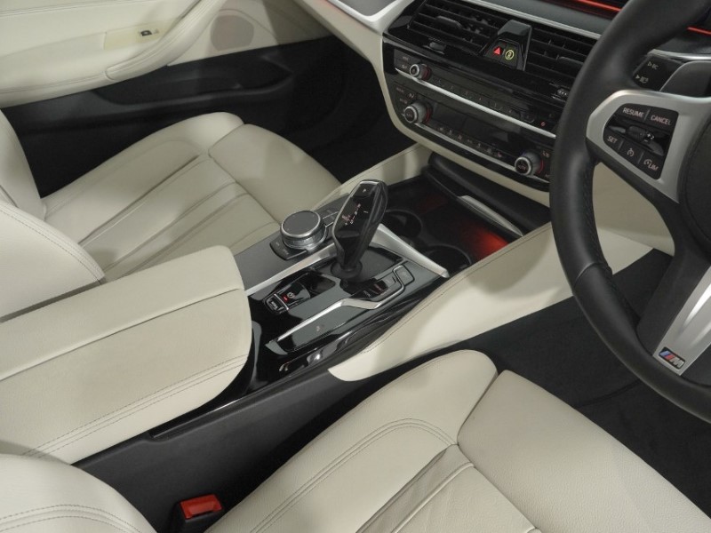 2022 (22) BMW 5 SERIES 530d xDrive MHT M Sport 4dr Auto 5567752
