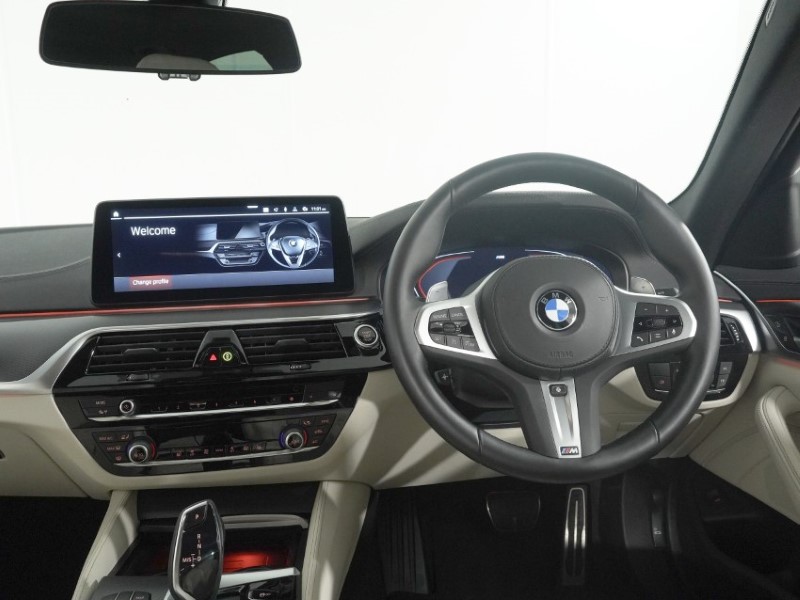 2022 (22) BMW 5 SERIES 530d xDrive MHT M Sport 4dr Auto 5567732