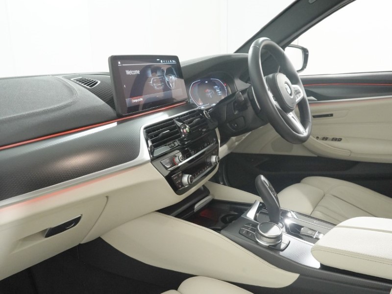 2022 (22) BMW 5 SERIES 530d xDrive MHT M Sport 4dr Auto 5567728